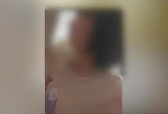 儿将单身母亲赶出家门背后真相令人泪目龙8国际电子游戏娱乐平台湖南14岁女(图7)