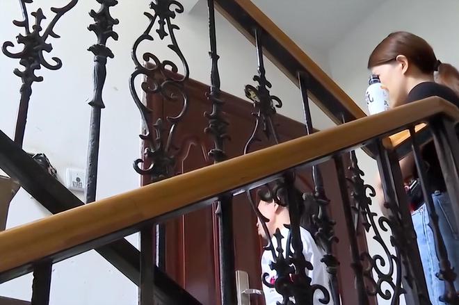 儿将单身母亲赶出家门背后真相令人泪目龙8国际电子游戏娱乐平台湖南14岁女(图9)